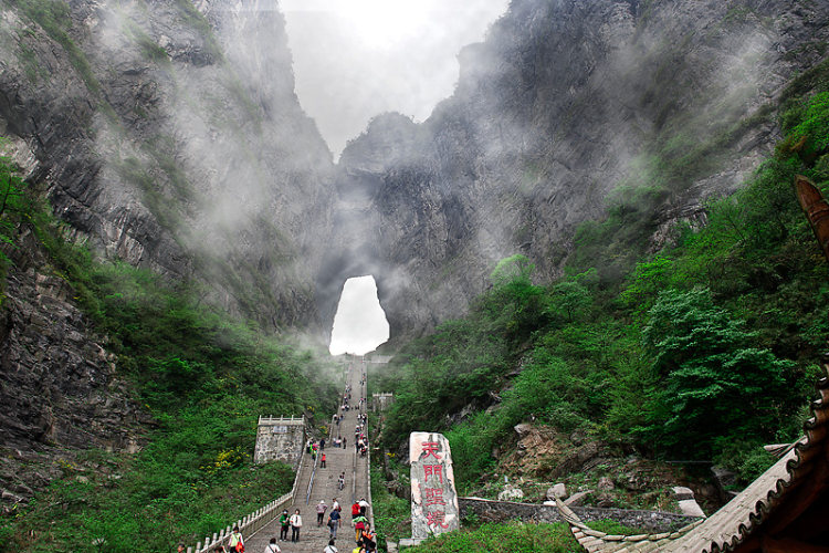 <皇牌天门山、湖南四天游>广州往返湖南韶山、天门山玻璃栈道+天门洞、大峡谷玻璃桥、黄龙洞、烟雨张家界表演、凤凰古城双高四天跟团游 <皇牌天门山、湖南四天游>广州往返湖南韶山、天门山玻璃栈道+天门洞、大峡谷玻璃桥、黄龙洞、烟雨张家界表演、凤凰古城双高四天跟团游