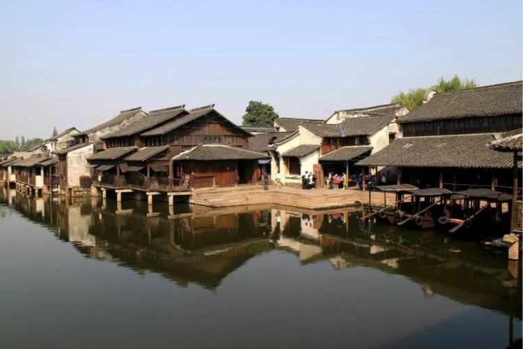 【豪华华东纯玩双飞6天】华东五市+水乡乌镇,灵山大佛、登金茂大厦,宋城千古情,入住乌镇特色客栈 【豪华华东纯玩双飞6天】华东五市+水乡乌镇,灵山大佛、登金茂大厦,宋城千古情,入住乌镇特色客栈
